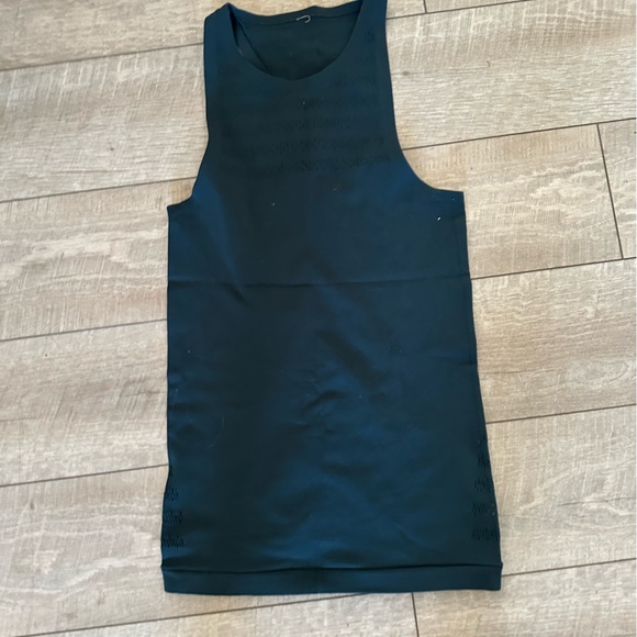 LuluLemon Tank - Picture 1 of 2